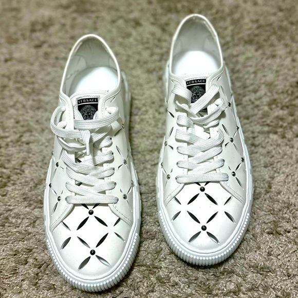 Versace
slashed leather sneakers( No Box )New - Picture 1 of 10